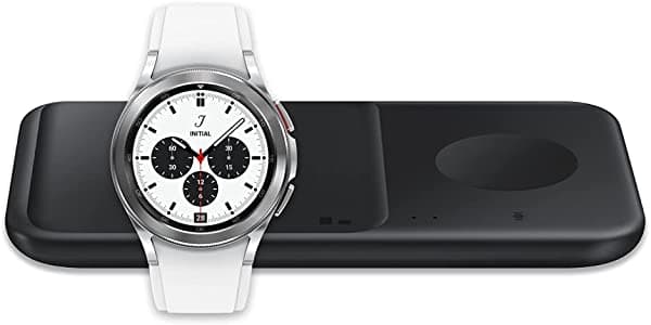 Samsung Galaxy Watch4 Classic - Reloj inteligente de 1.65 pulgadas (42 mm), plateado (versión EE. UU.) con cargador inalámbrico Samsung Duo Pad de carga rápida (2021), color negro