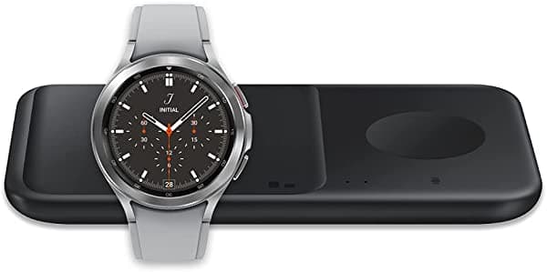 Samsung Galaxy Watch4 Classic - Reloj inteligente de 1.65 pulgadas (42 mm), Bluetooth, plateado (versión EE. UU.) con cargador inalámbrico Samsung Duo Pad de carga rápida (2021), color negro