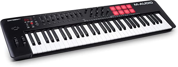 M-Audio Oxygen 61 (MKV) - Teclado controlador USB MIDI de 61 teclas con pads de percusión, modos de acordes y escalas inteligentes, arpegiador y paquete de software incluidos