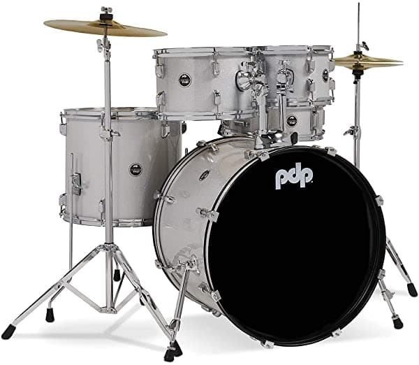 Pacific Drums Kit Completo de Batería Center Stage Juego de 5 Cuerpos Brillo White Diamond Tom de 7 X 10, Tom de 8 X 12, Tom de Piso de 14 X 16, Bombo de 16 X 22, Caja de 5 X 14 (PDCE2215KTDW)