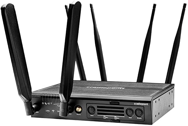 Cradlepoint Advanced Edge Router 2200 (Aer2200-600M) Con 1 Año Netcloud Essentials Y Soporte 24X7 na