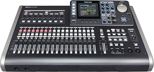Tascam DP-24SD Grabadora Digital Multipista 24-Tracks, 8 Entradas XLR, Efectos, Masterización, Pantalla a Color