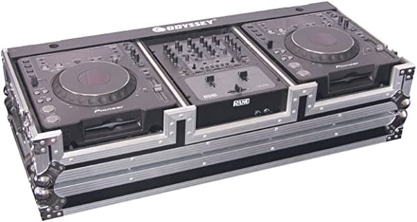 Odyssey FZ10CDJW Flight Zone DJ Coffin Con Ruedas Para 10 Mezclador y Dos Reproductores de CD de Gran Formato