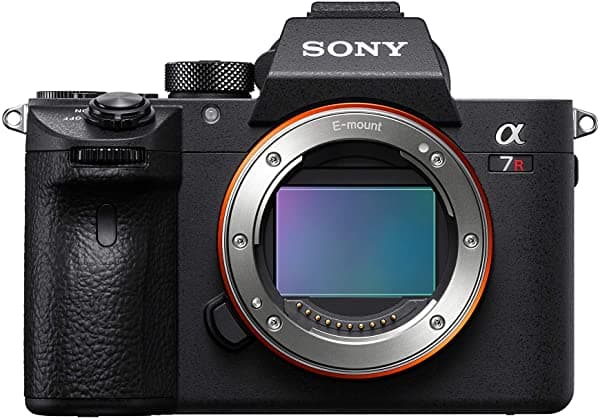 Sony A7R III - Cámara de 42.4 MP Full Frame con Lentes Intercambiables Sin Espejo ILCE7RM3/B