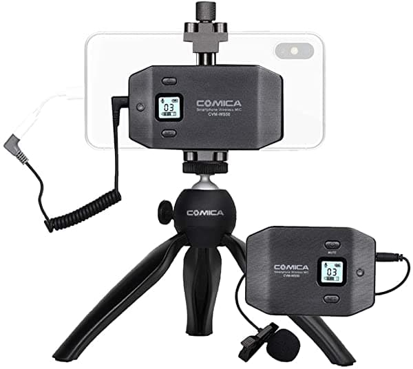 Comica CVM-WS50C Sistema de micrófono Lavalier inalámbrico para smartphone UHF 6 canales, alcance inalámbrico de 194 pies, pantalla LCD, soporte para teléfono, batería recargable incorporada CVM-WS50(0C)
