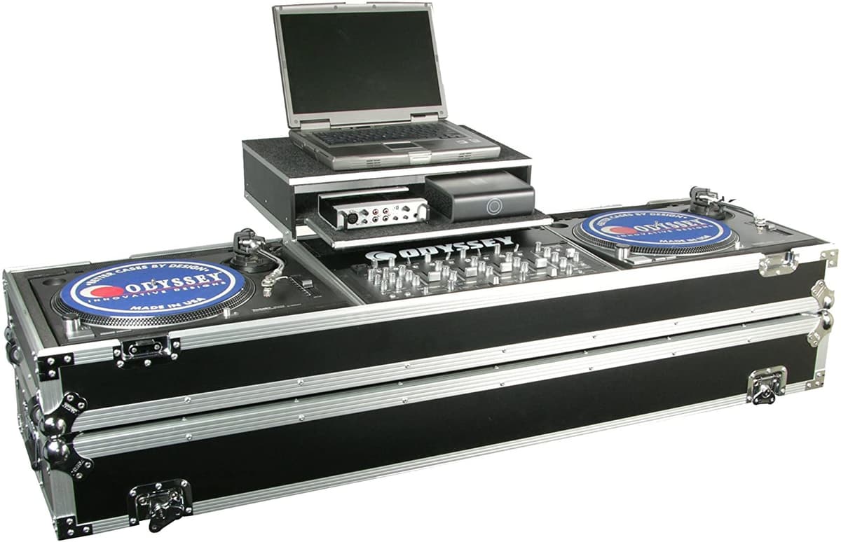 Odyssey FZGSDJ19W Flight Zone Glide Style ATA DJ Coffin con Ruedas para una Mezcladora de 19" y Dos Tornamesas en Posición Estándar