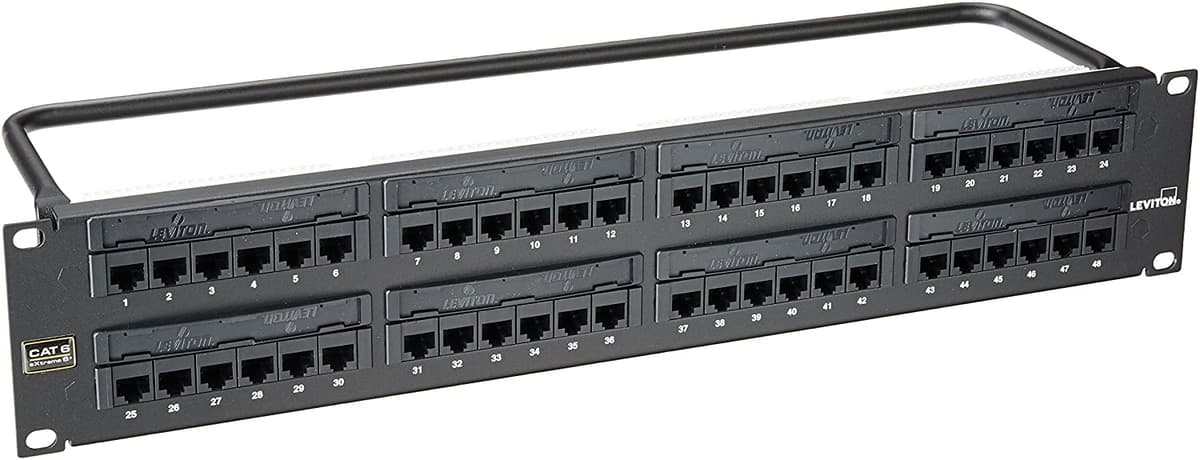 Leviton 69586-U48 Extreme 6+ Panel De Conexión Universal 48 Puertos 2Ru Cat 6. Barra De Gestión De Cables Incluida Color Negro 078-69586-U48