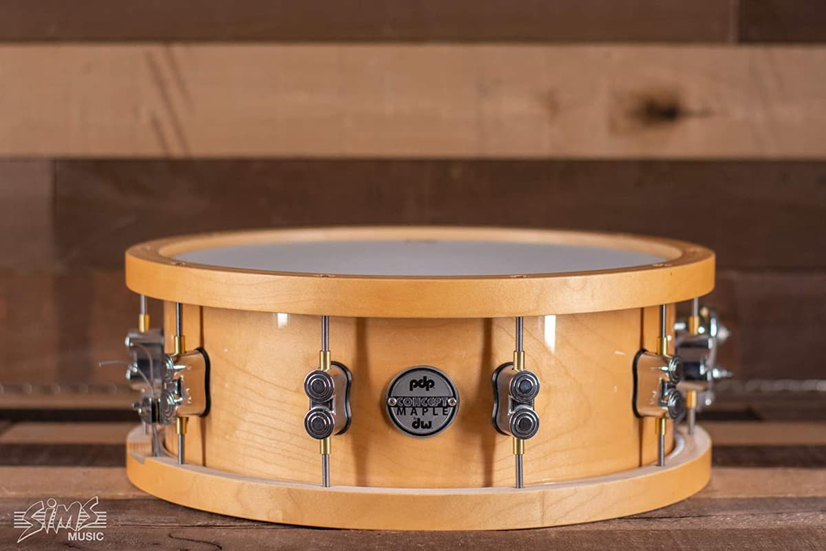 Pdp - Serpiente De Arce De 20 Capas Con Aros De Madera Y Herrajes Cromados De 14 X 5.5 Pulgadas. PDSN5514NAWH