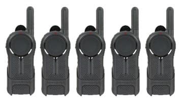 Motorola Solutions DLR1020 - Pack de 5 Radios de Dos Vías Walkie Talkies, UHF, licencia libre, comunicación empresarial, largo alcance, batería recargable, VOX, pantalla LED, uso profesional y comercial