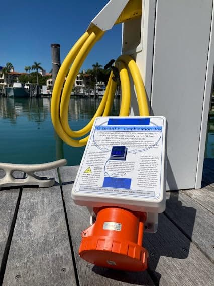 Ae Electric Store Smart Y SMART-YBOX-100A Adaptador y Convertidor 100A, Convertidor 240V Dockside, Pigtail Inteligente 100A, Adaptador Shore Power 125/250V, Entrada 2x50A 125/250V a Salida 100A con Neutro, reemplaza YQ100 y YQ100Plus