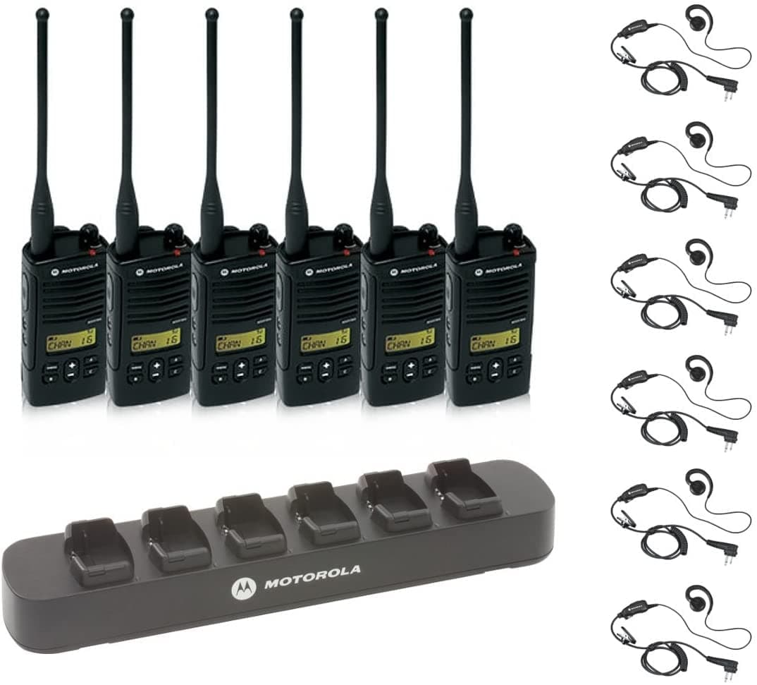 Motorola Solutions RDU4160d - 6 radios con 6 auriculares PTT y cargador múltiple de 6 puertos, UHF, comerciales, largo alcance, 4W, 16 canales, pantalla digital, VOX, robustos IP54