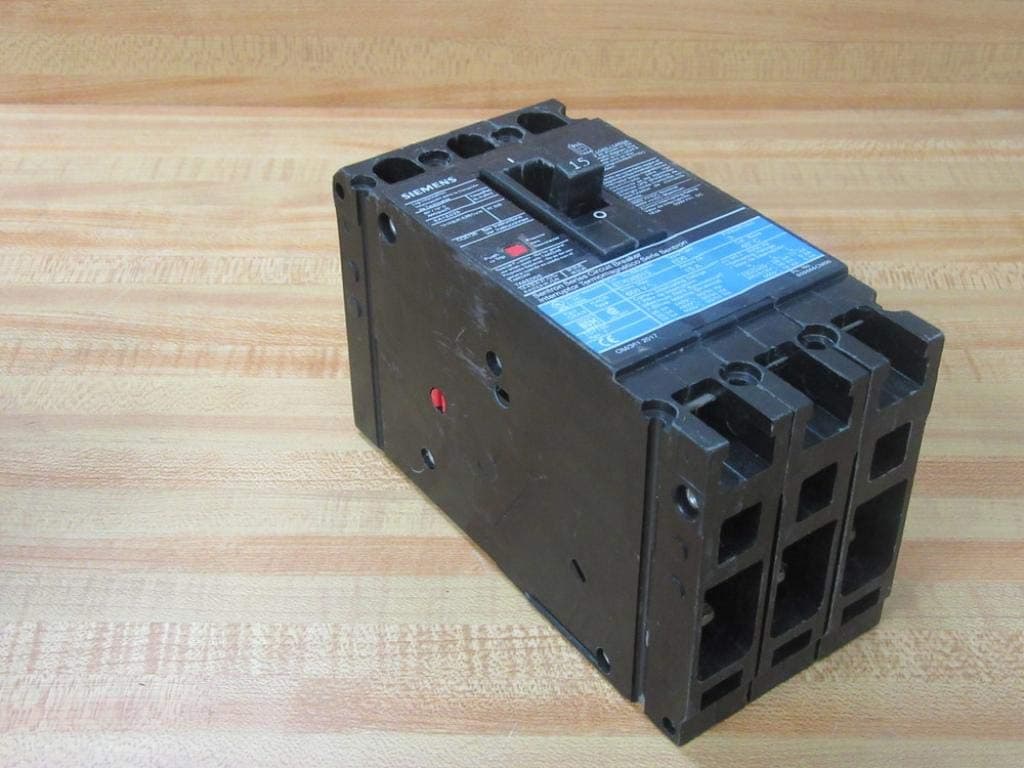 Siemens ED6 ED63B015 Interruptor termomagnético 3 polos 600V 15A, color negro