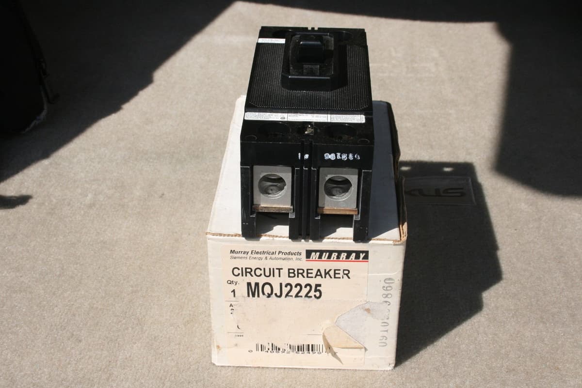 Siemens QJ22B225 Interruptor Termomagnético Doble Polo 225A 240V 10kAIC | Breaker Serie QJ | QJ22B225
