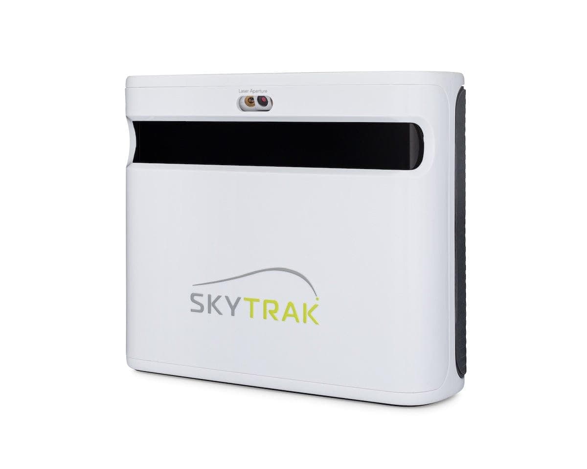 SkyTrak+ 2025 Launch Monitor y simulador de golf - interior/exterior, datos de tiro y palo