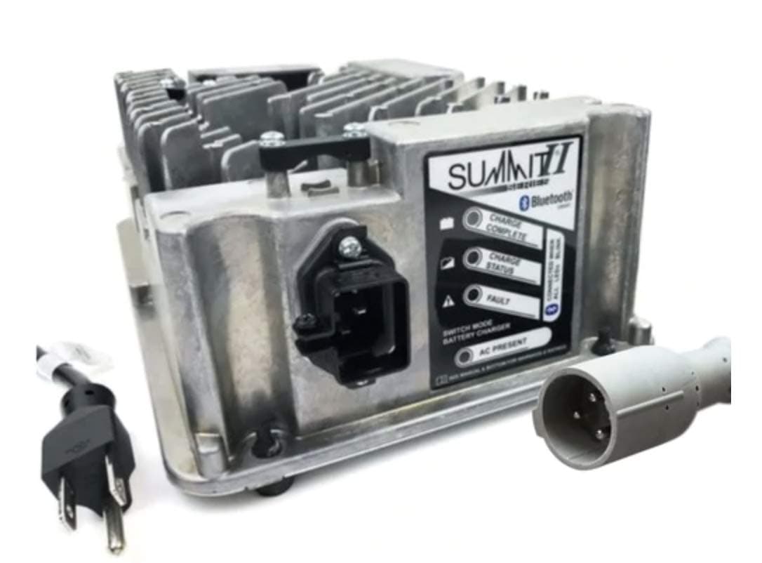 Lester Summit Series II Cargador de batería 650W 36/48V con enchufe Club Car 3-pin y cable DC 8.5 ft. 3682