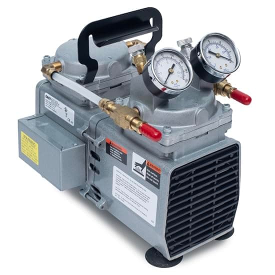 Cole-Parmer Gast DAA-V715-EB Bomba de vacío eléctrica de alta capacidad, con manómetro y regulador, 2.2 cfm, 115V AO-07061-60