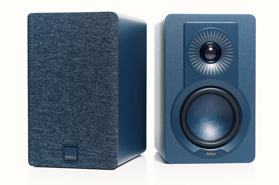 DALI KUPID Altavoces Estantería Hi-Fi Pasivos Compactos Premium, Diseño de 2 Vías con Woofer de 4,5" y Tweeter de 1", Incluye Soporte de Pared (Par) (Azul Frío) 200324
