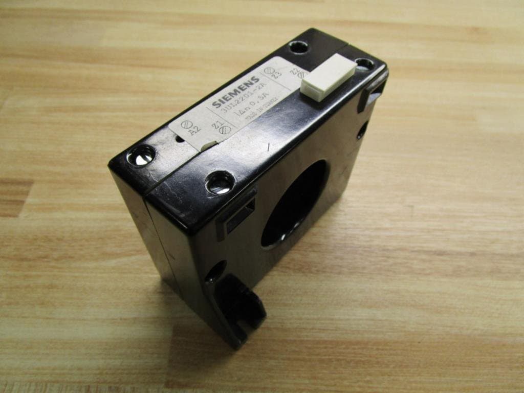 Siemens Summation Current Transformer, Bornes de Tornillo, Diámetro de Abertura Pasante 40mm, Tensión de Aislamiento 690V, Corriente de Falla Nominal 0.5A 3UL22 01-2A