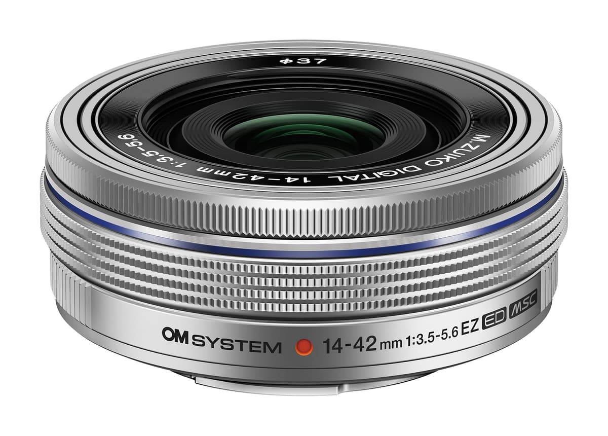 OM SYSTEM Olympus M.Zuiko Digital 14-42mm F3.5-5.6 EZ Plata para cámara Micro Cuatro Tercios, Lente compacto zoom 3x V335370SW000