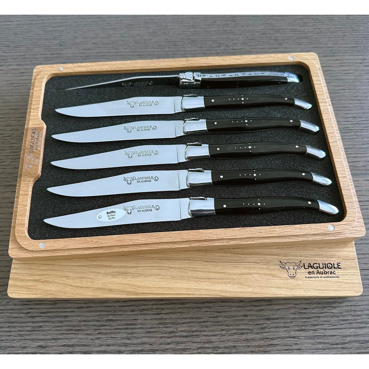 Laguiole en Aubrac set de 6 cuchillos para steak hoja 10 cm acero Sandvik mango cuerno de búfalo hecho en Francia 62C99BUIH
