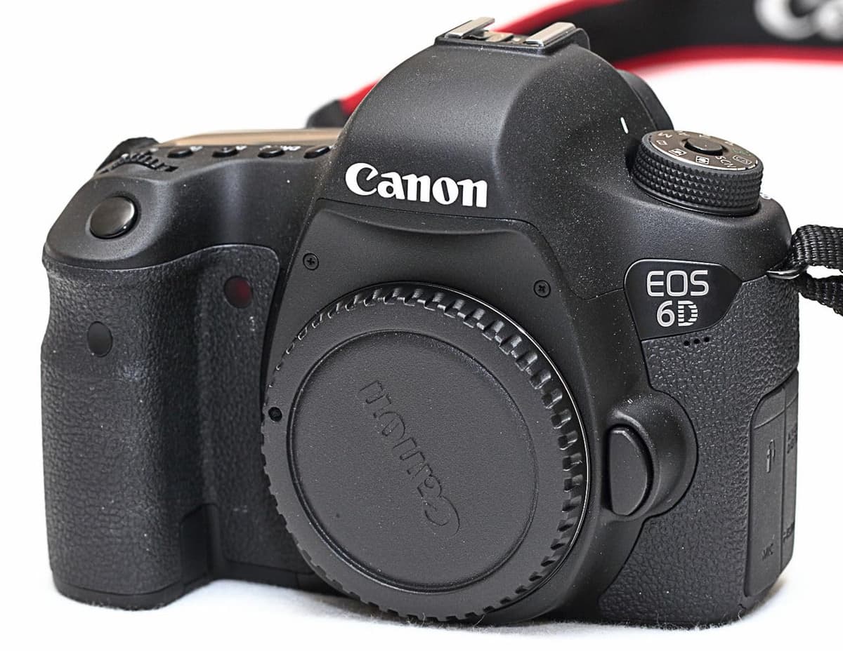 Canon EOS 6D Cuerpo de camara DSLR 20.2 MP (Reacondicionado) CRTCNEOS6D