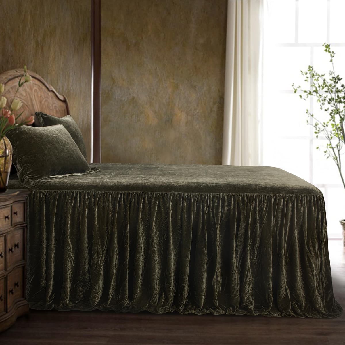 HiEnd Accents Stella - Juego de cubrecama con volantes 3 piezas para King, terciopelo sintético, Fern Green FB6900-KG-FG