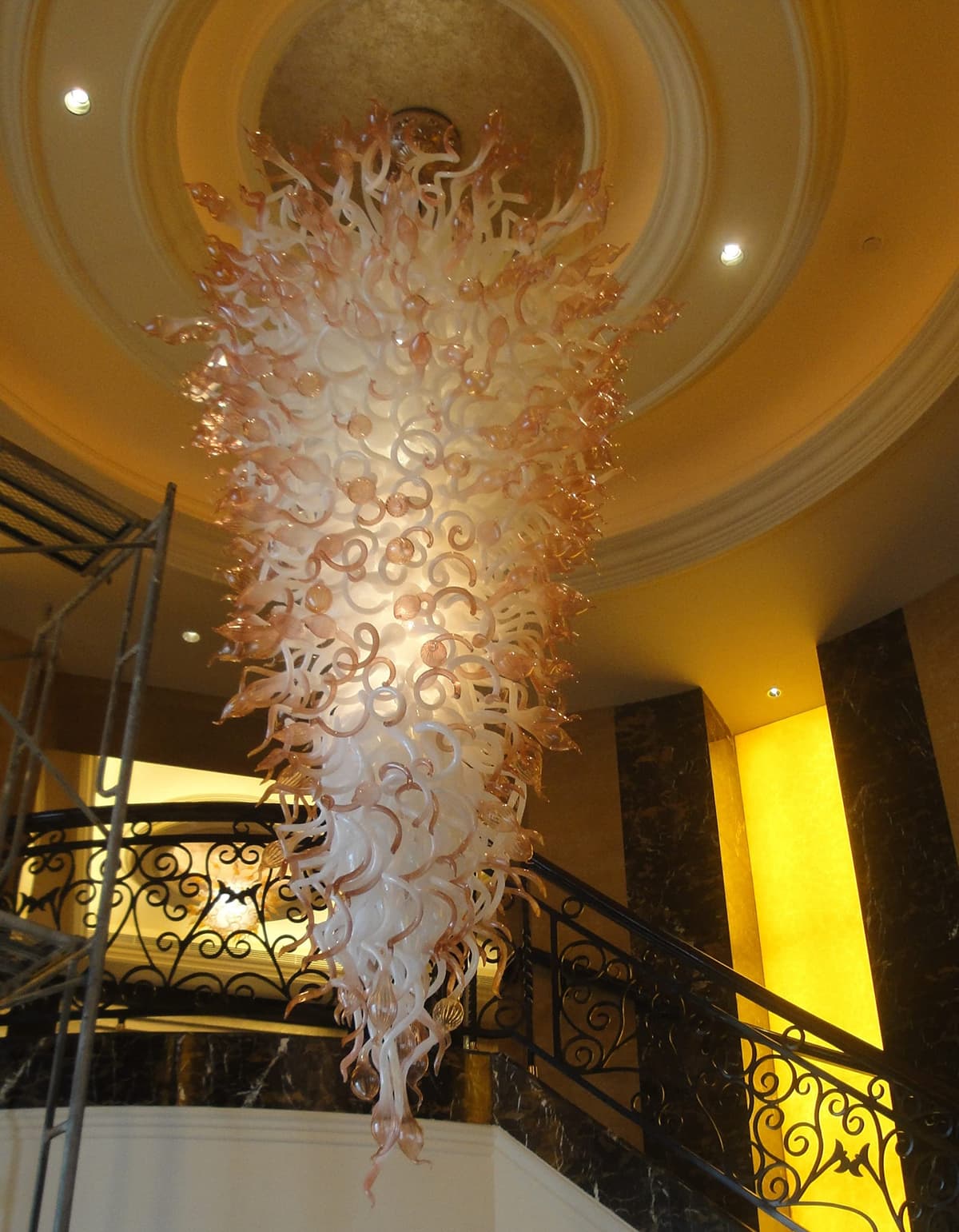 Hand Blown Glass Chandelier Longree - Lámpara colgante moderna personalizable (tamaño y color) LR354-W120*H250cm