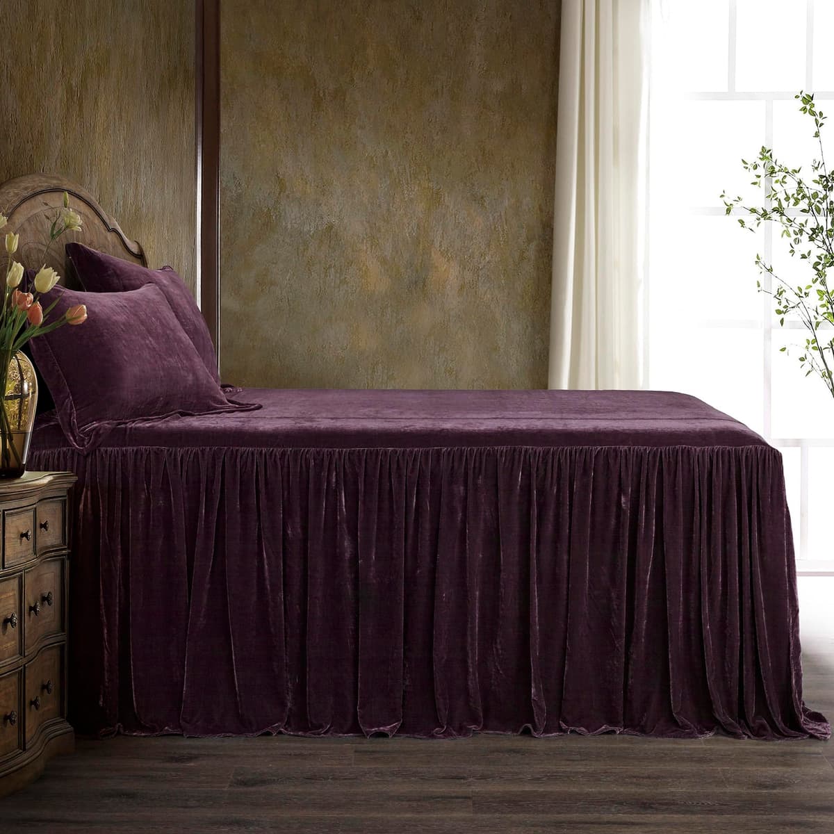 HiEnd Accents Juego de Cubrecolcha con Volantes 3 Piezas King, Terciopelo Faux Silk, Dark Violet FB6900-KG-VT