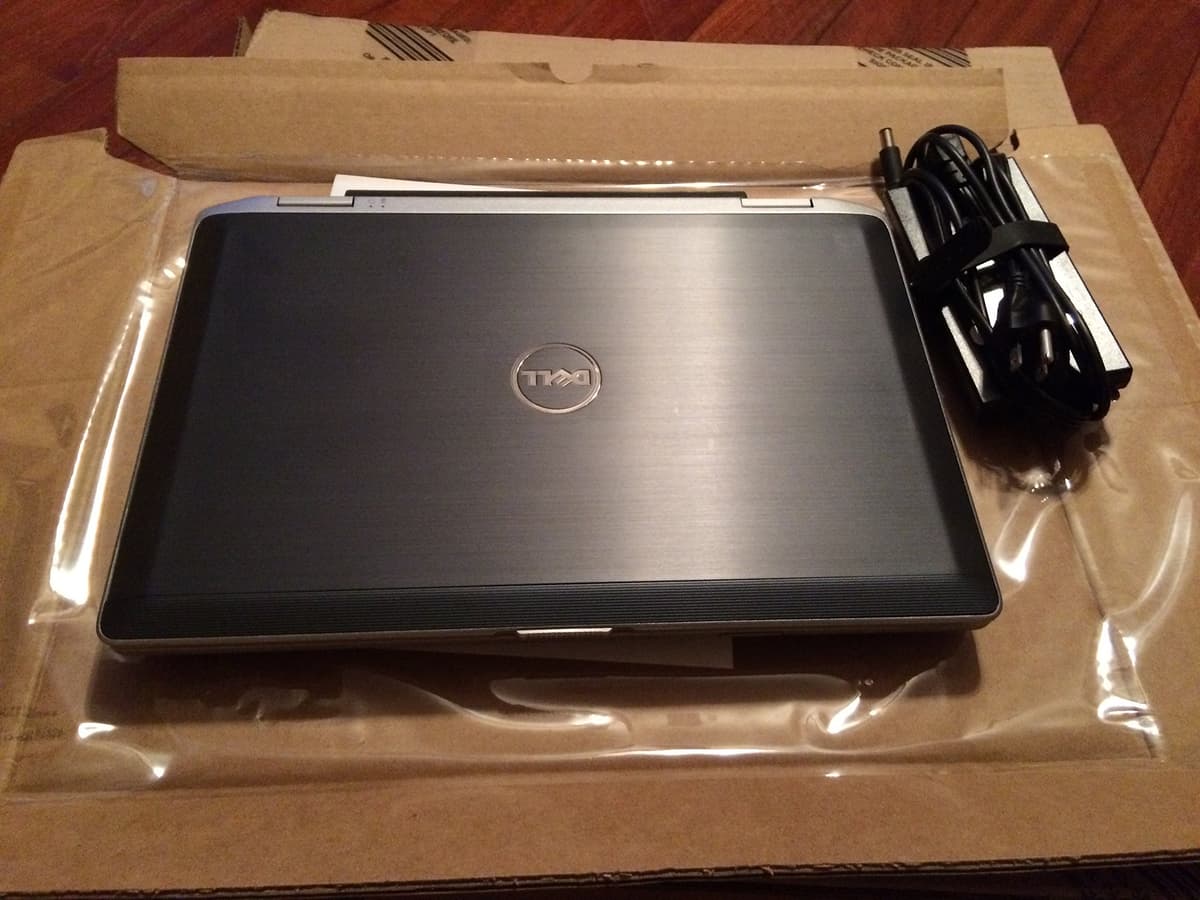 Dell Latitude E6420 14" LED Core i7 2.70 GHz 4GB DDR3 SDRAM 320GB HDD Grabadora de DVD Windows 7 Professional de 64 bits portátil 469-0249