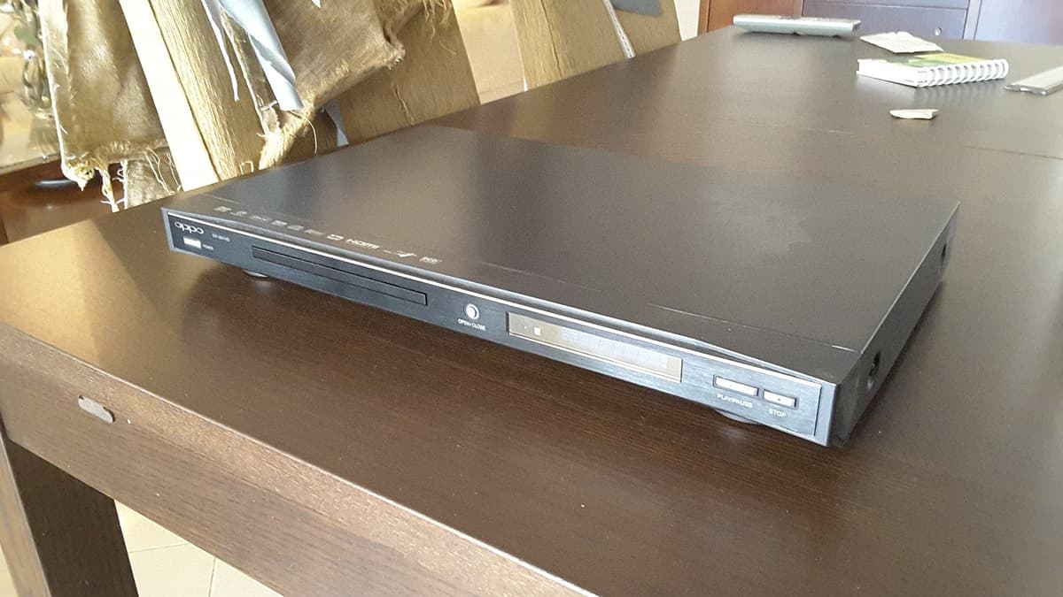 Reproductor DVD universal Oppo DV-981HD con HDMI, conversión a 1080p, DivX y SACD (modelo 2008)