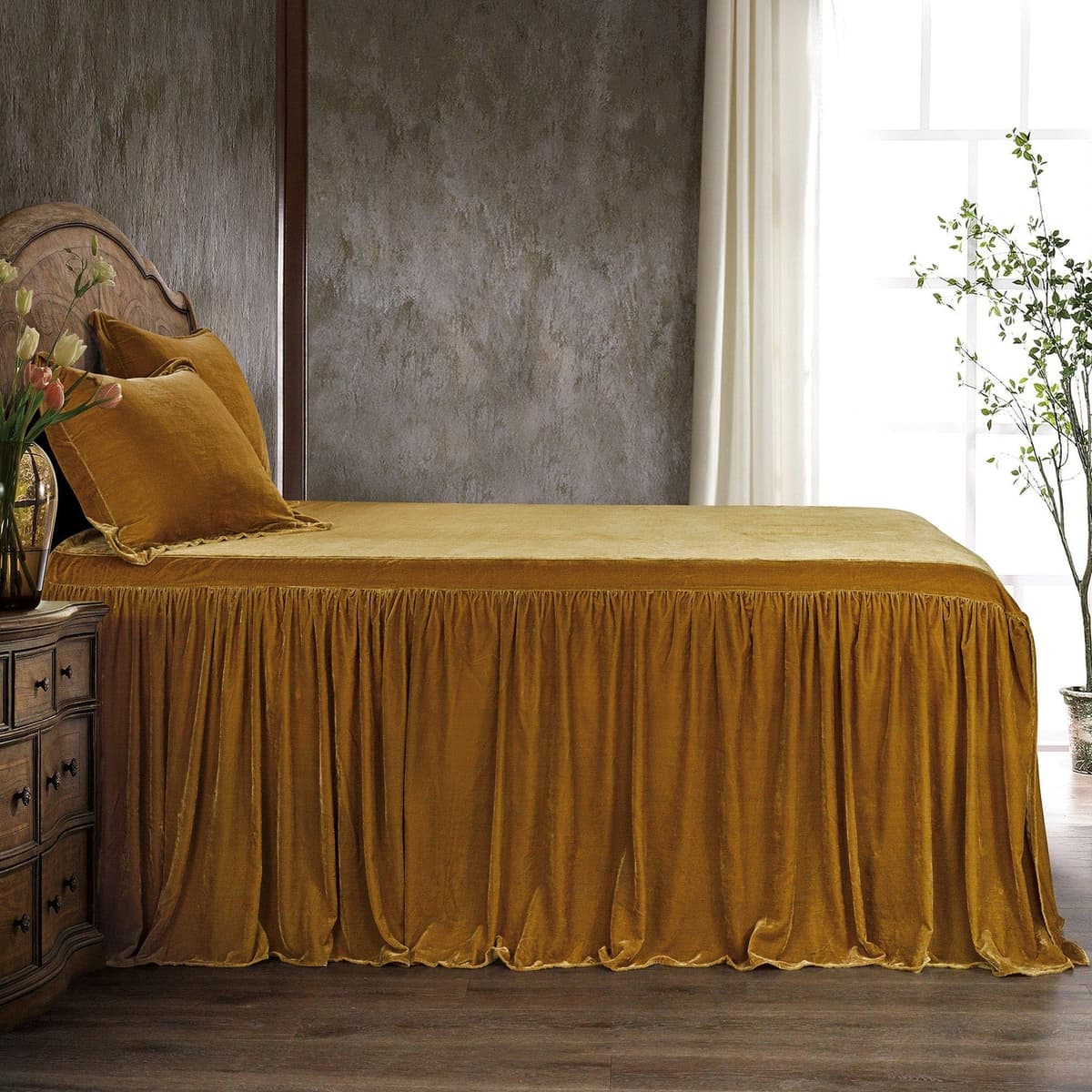 H HIEND ACCENTS Stella Juego de Cama 3 Piezas Faux Silk Velvet King con Volantes, Saffron FB6900-KG-SF