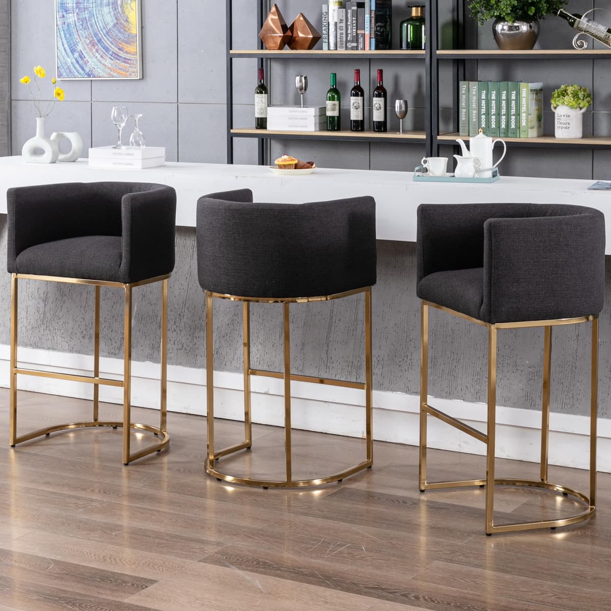 RIVOVA Set de 3 Banquetas Contemporáneas de Lino Carbón, Altura de Barra 32" con Base Metálica Dorada